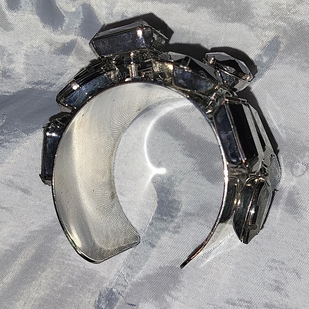 Gem Detailed Statement Bracelet Euc - image 5